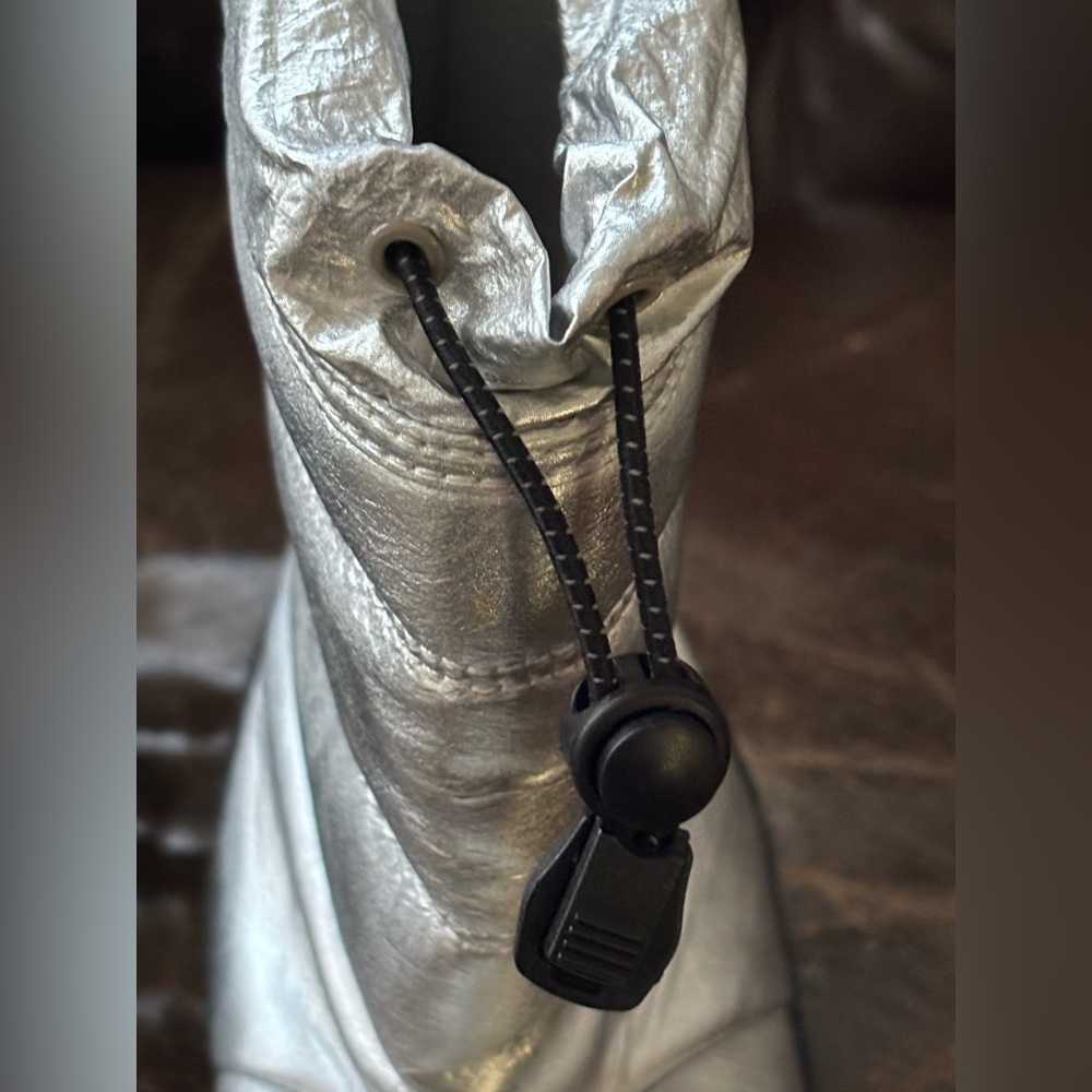 Lands’ End Girls Size 2 Silver Boots - Picture 6 of 8